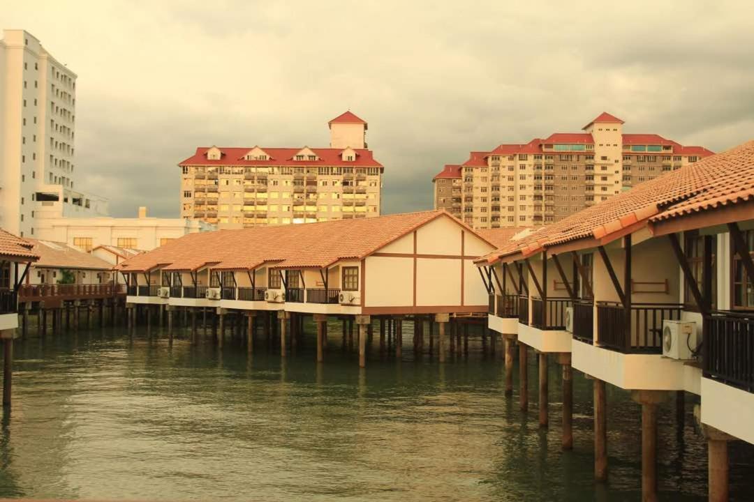 K. E. Private Water Chalet, Port Dickson Exterior photo